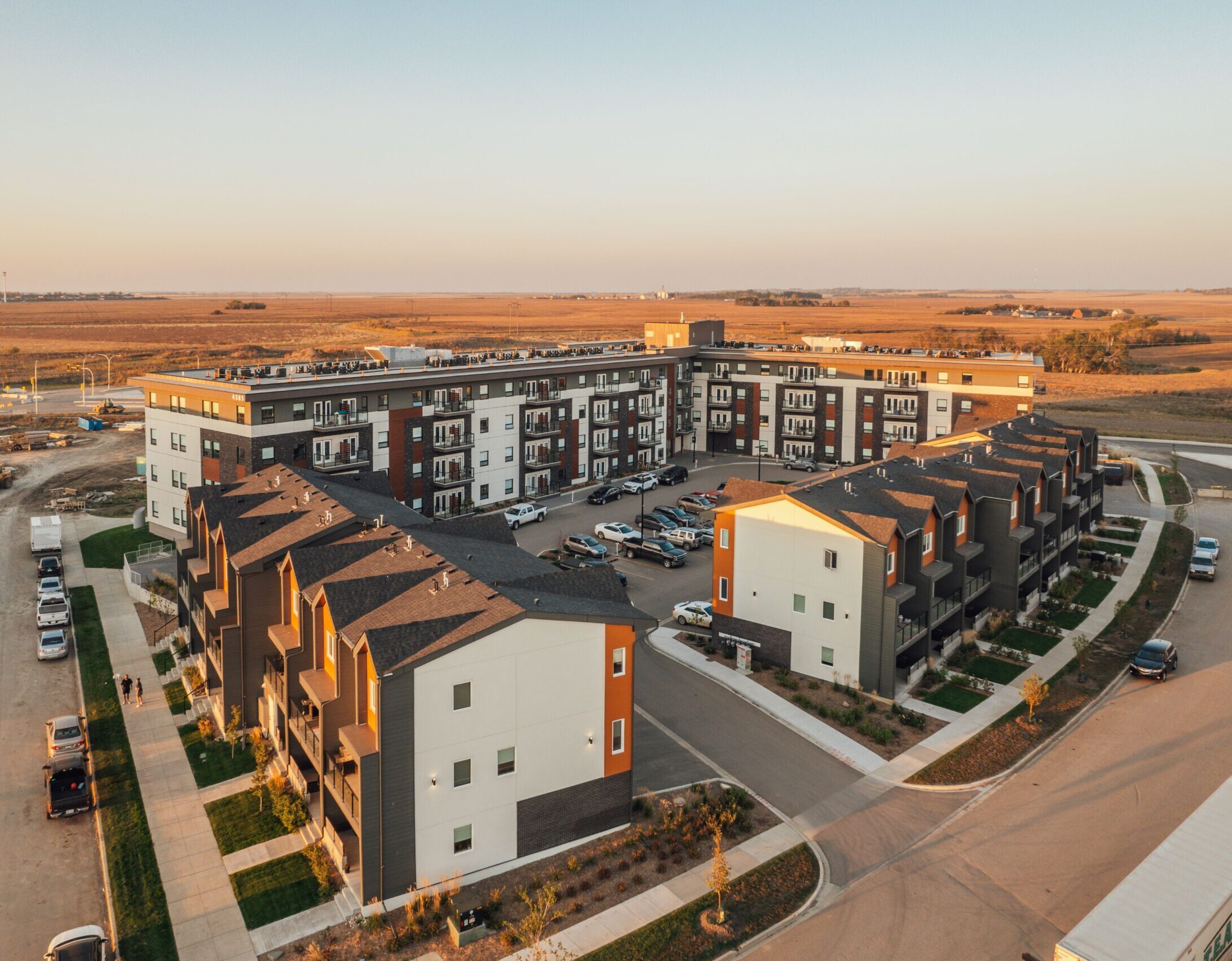 Rental property building with a triangle parallaxing around the border