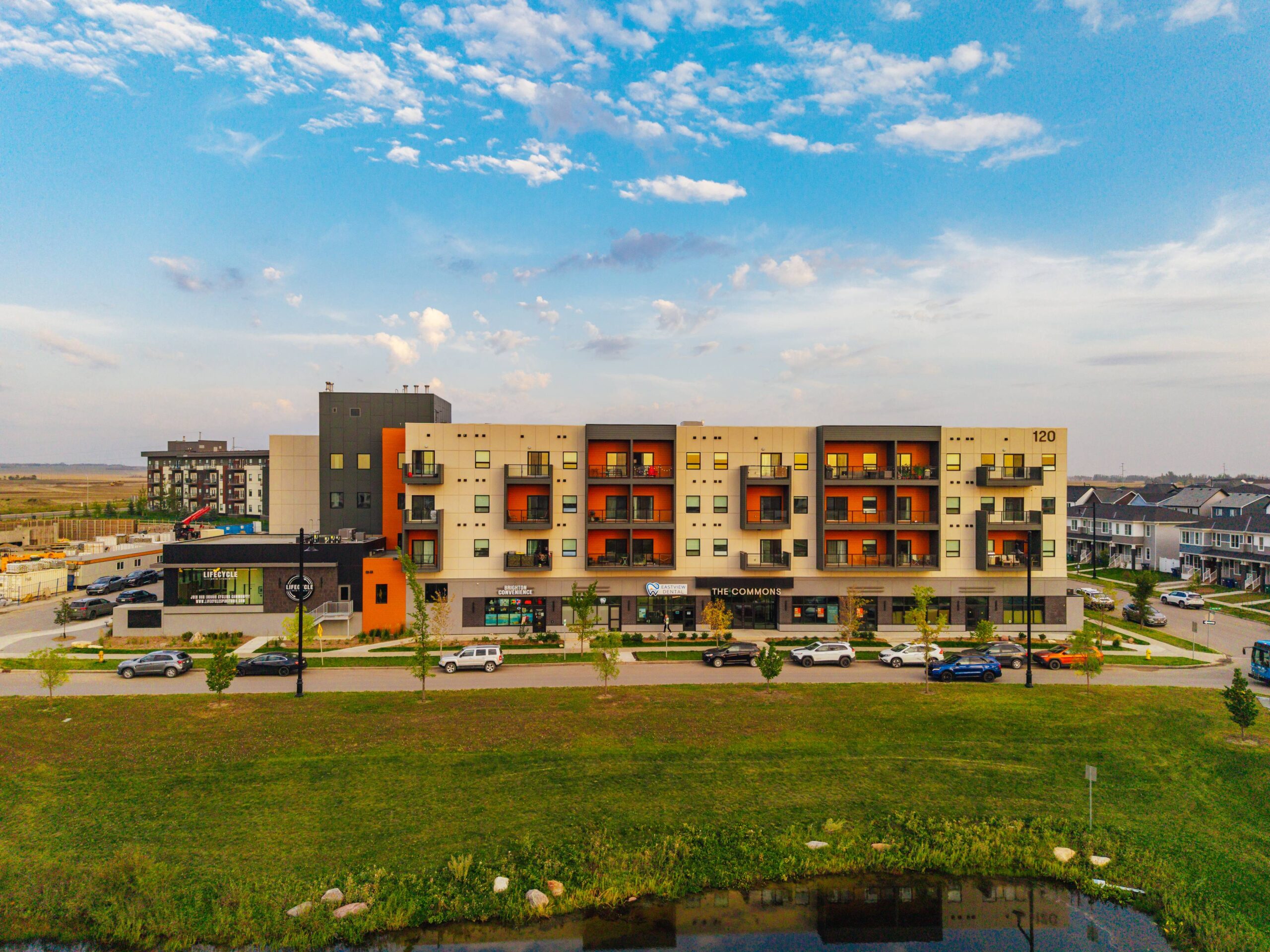 Rental property building with a triangle parallaxing around the border