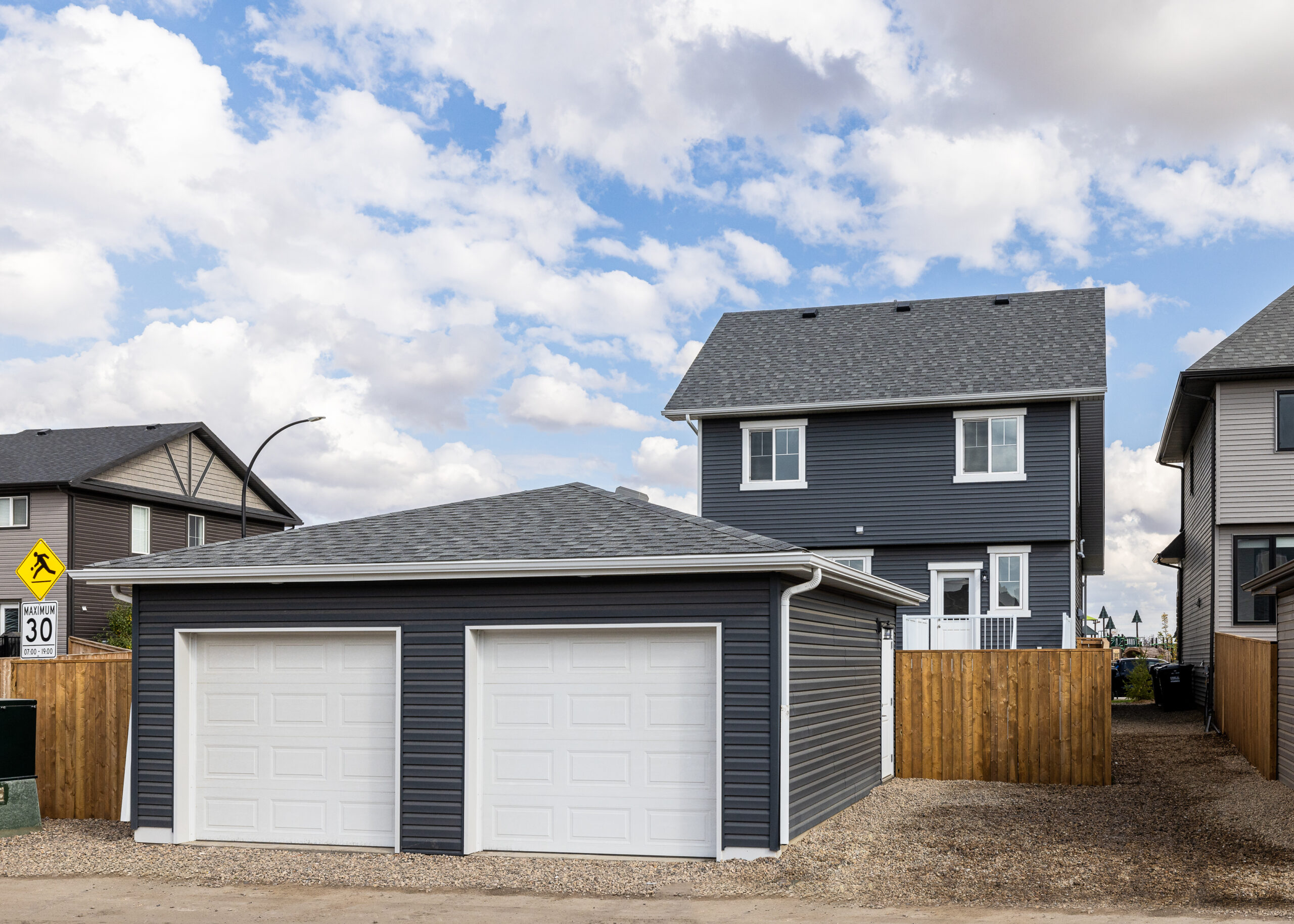 Rental property building with a triangle parallaxing around the border